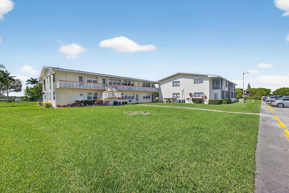Unit for sale at 43 Easthampton B, West Palm Beach, FL 33417