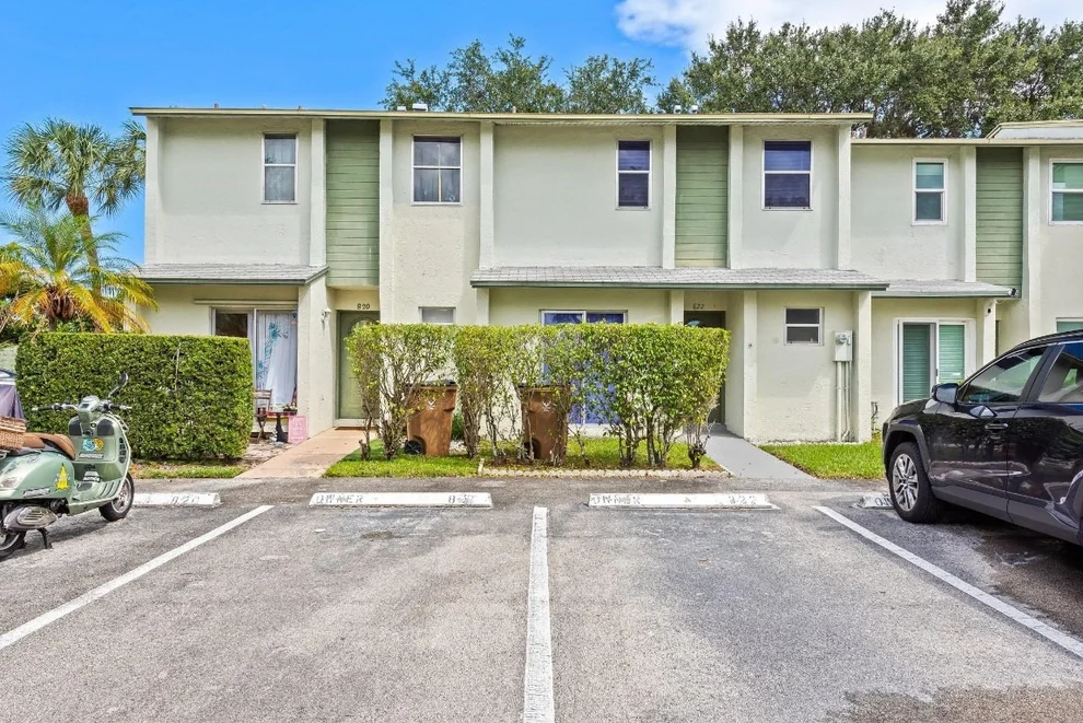 Unit for sale at 822 Crystal Lake Drive, Deerfield Beach, FL 33064
