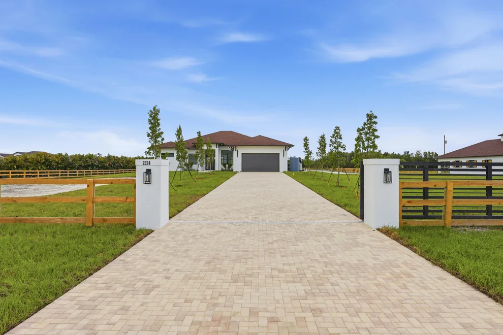 Unit for sale at 2324 Deer Run Trail, The Acreage, FL 33470