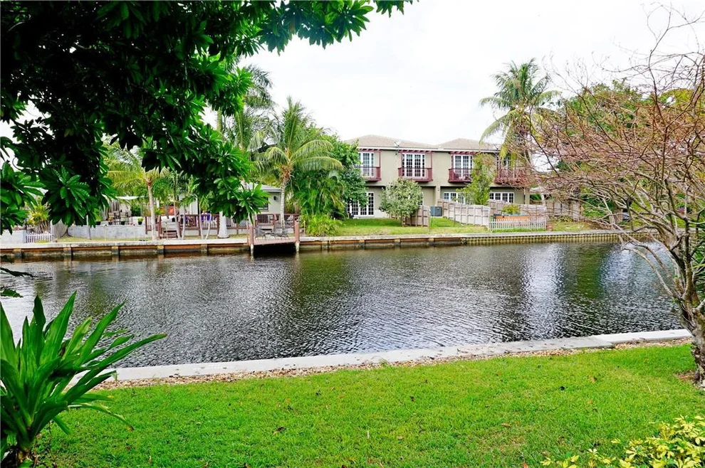 Unit for sale at 681 Kensington Place, Wilton Manors, FL 33305