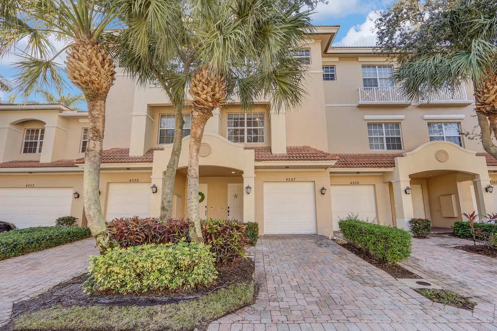 Unit for sale at 4557 Artesa Way S, Palm Beach Gardens, FL 33418