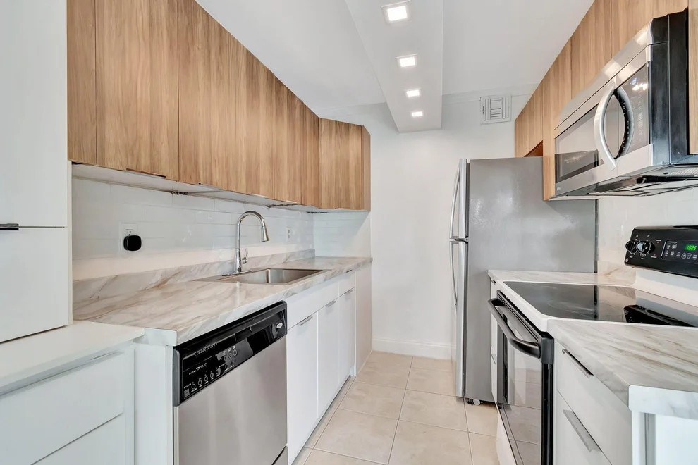 Unit for sale at 2006 Exeter A, Boca Raton, FL 33434