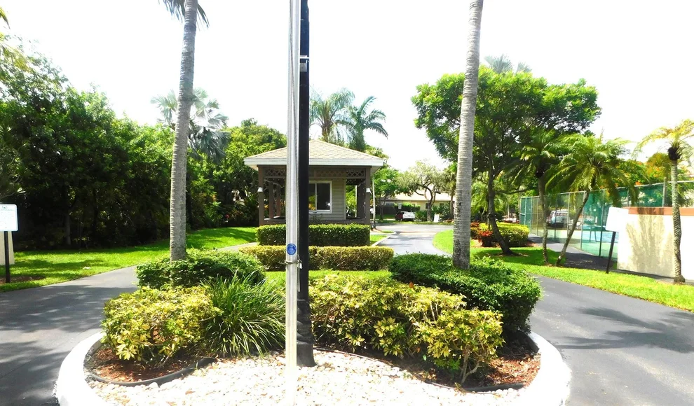 Unit for sale at 4924 S Hemingway Circle, Margate, FL 33063
