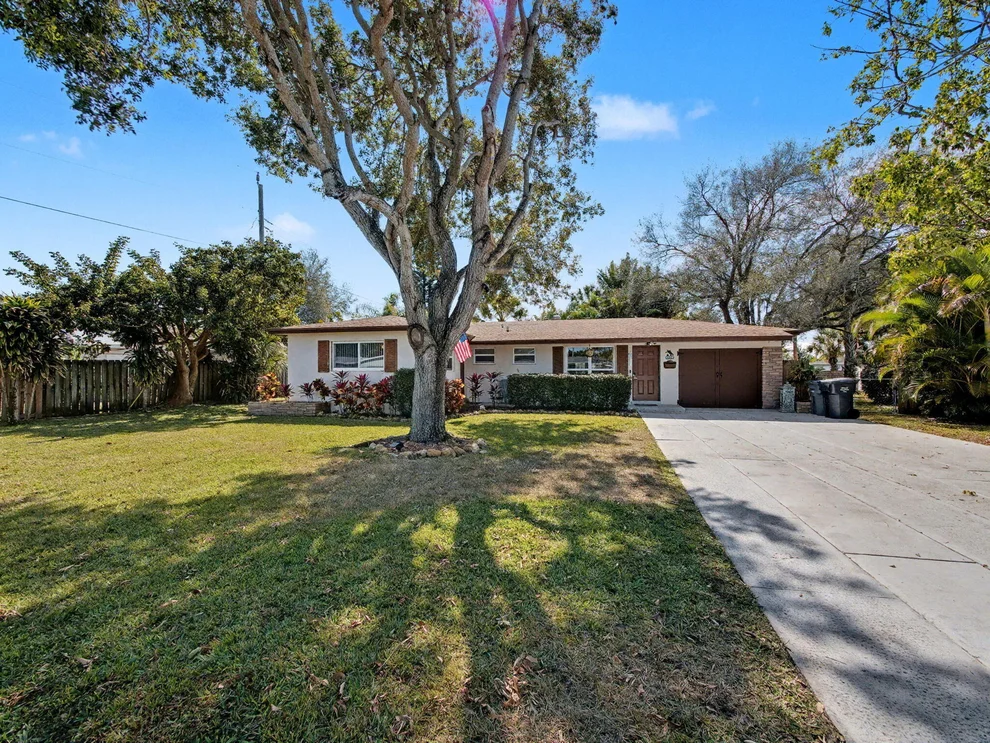 Unit for sale at 530 Australian Circle, Lake Park, FL 33403