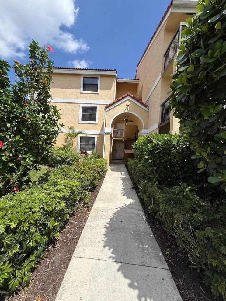 Unit for sale at 5721 Riverside Drive, Coral Springs, FL 33067
