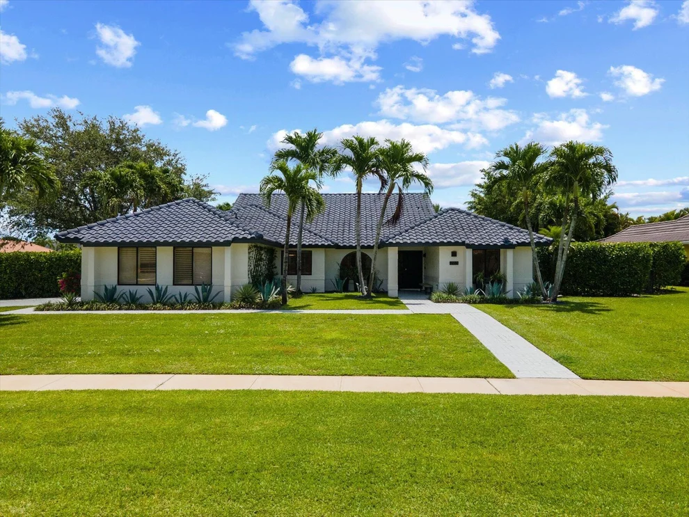 Unit for sale at 2113 Greenview Cove Drive, Wellington, FL 33414
