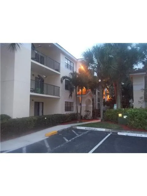 Unit for sale at 550 S Park Road, Hollywood, FL 33021