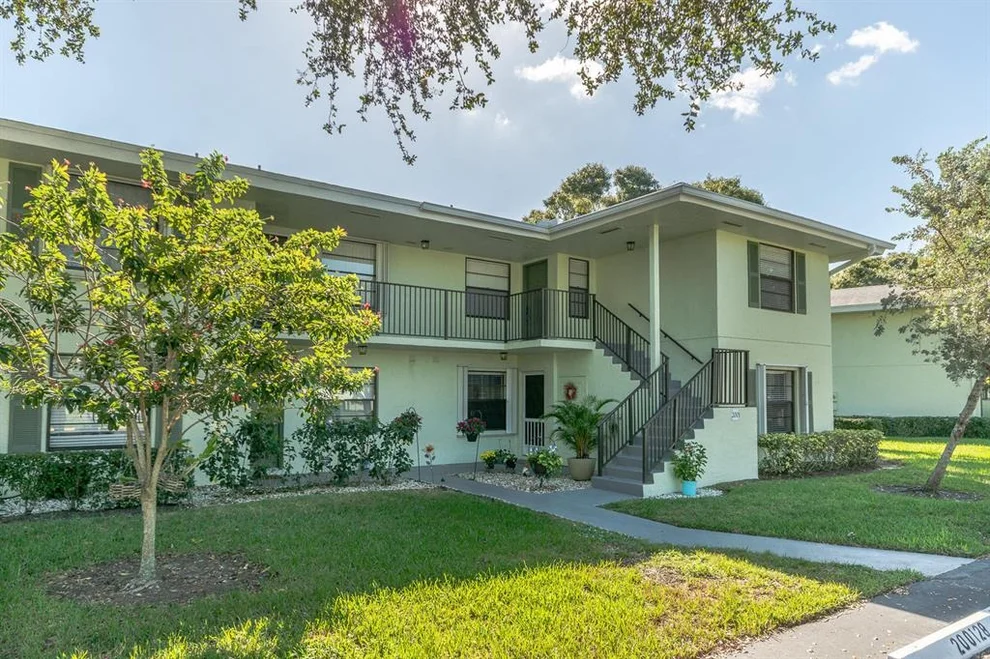 Unit for sale at 2001 Sabal Ridge Court, Palm Beach Gardens, FL 33418