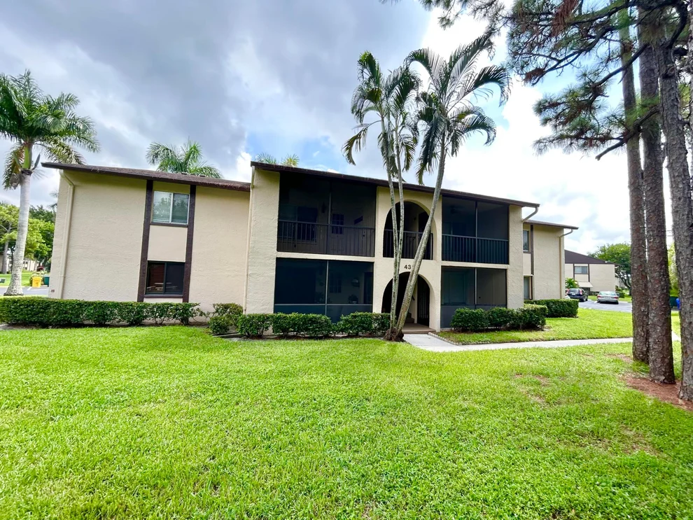 Unit for sale at 435 Pine Glen Lane, Greenacres, FL 33463
