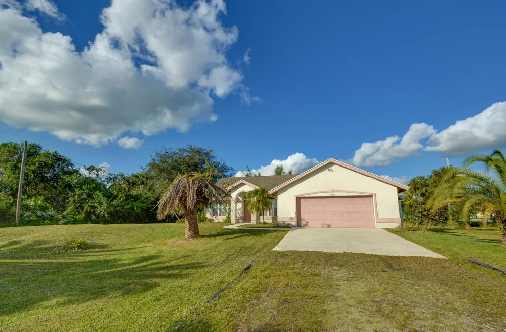 Unit for sale at 16701 E Yorkshire Drive, Loxahatchee, FL 33470
