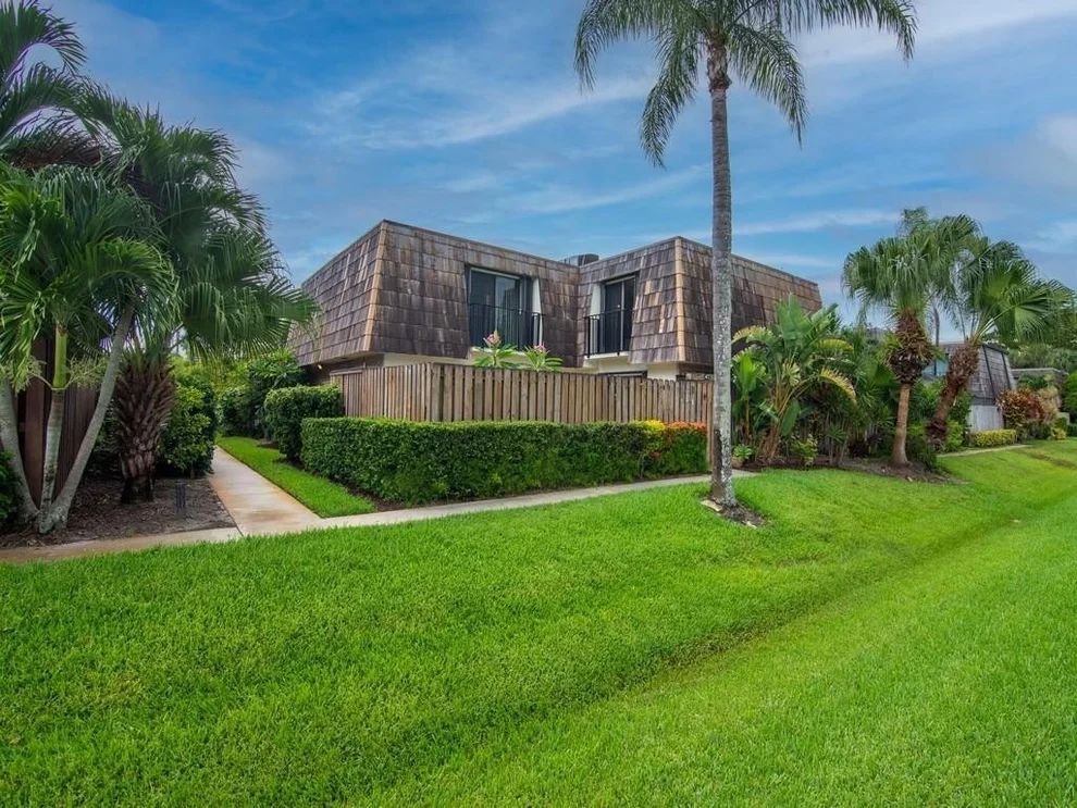 Unit for sale at 445 E Waverly, Vero Beach, FL 32960