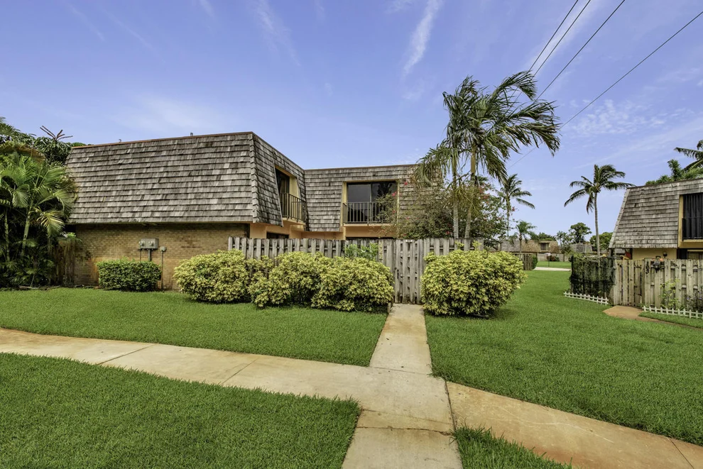 Unit for sale at 154 Woodland Road, Palm Springs, FL 33461