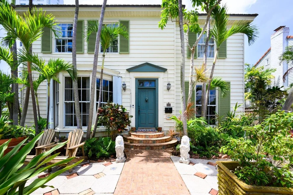 Unit for sale at 284 Queens Court, West Palm Beach, FL 33401