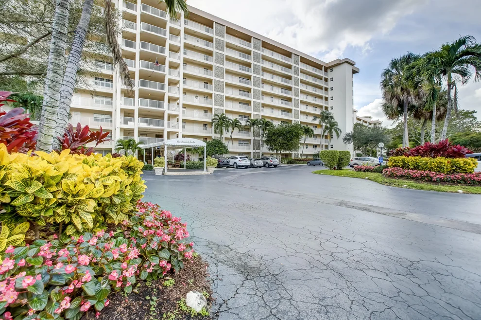 Unit for sale at 3510 Oaks Way, Pompano Beach, FL 33069
