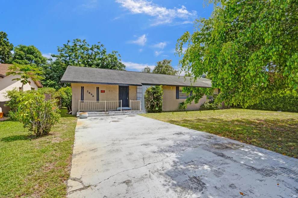 Unit for sale at 2886 Floral Road, Lake Worth, FL 33462
