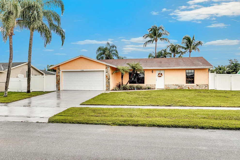 Unit for sale at 208 Cordoba Circle, Royal Palm Beach, FL 33411