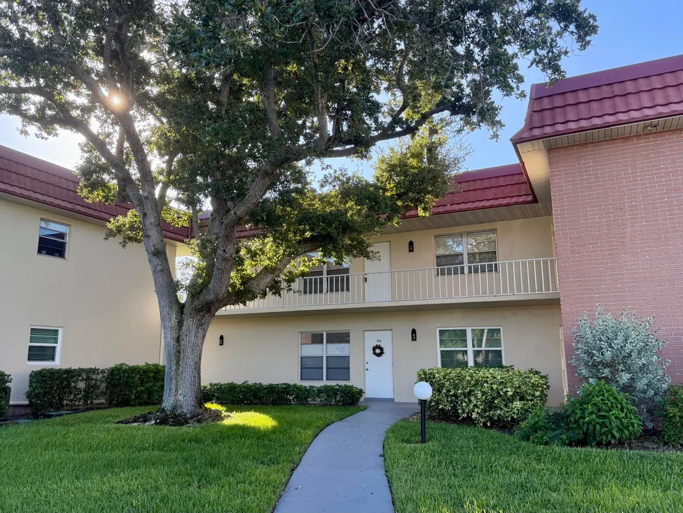 Unit for sale at 94 Spring Lake Drive, Vero Beach, FL 32962