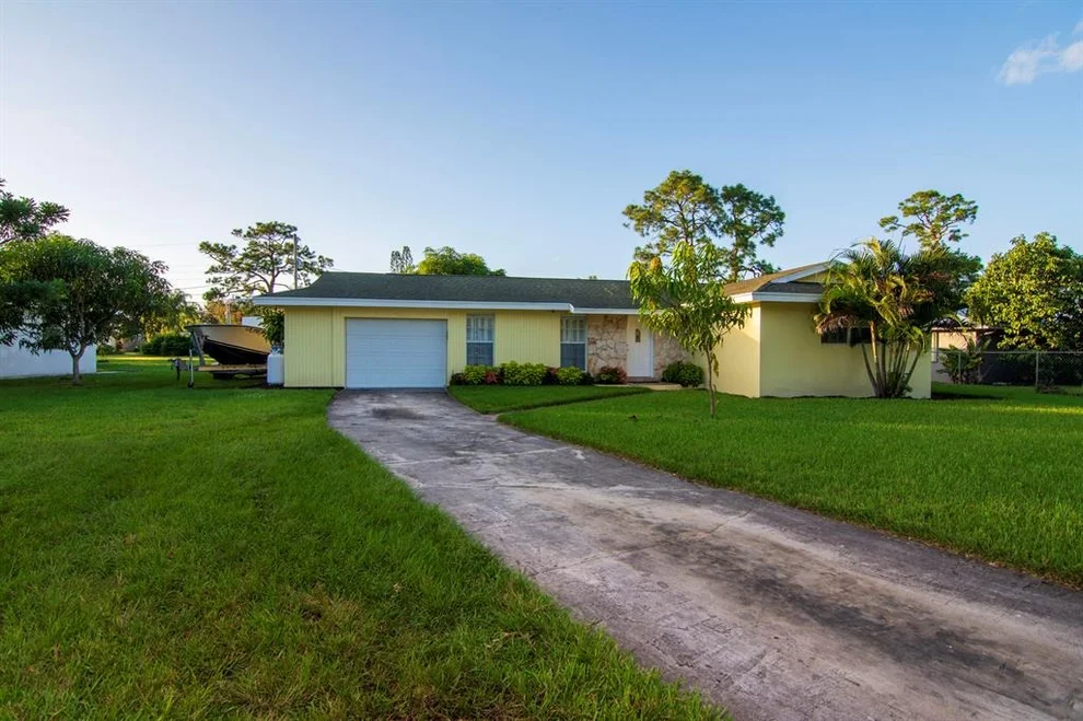 Unit for sale at 437 SE Gasparilla Avenue, Port St Lucie, FL 34983