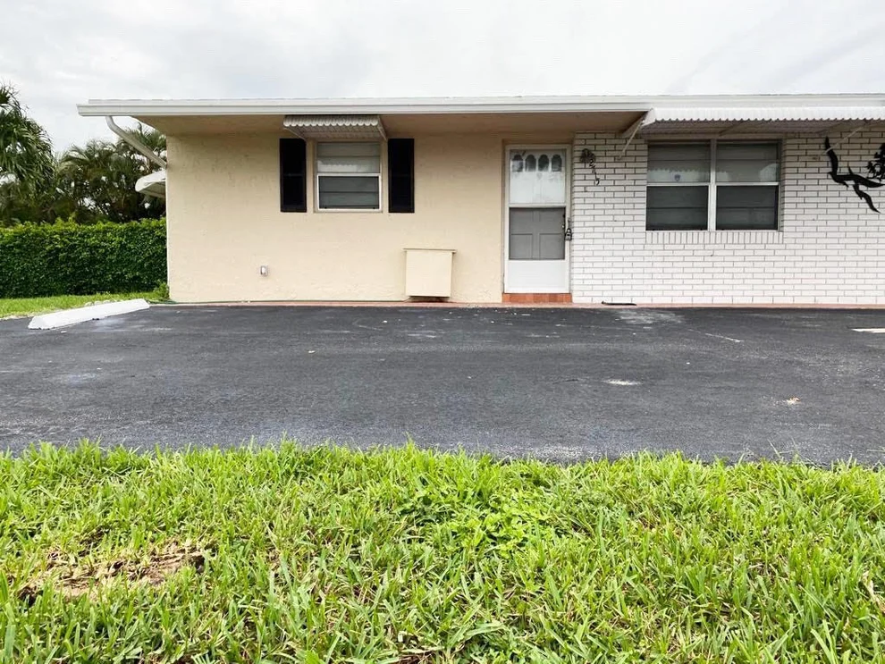 Unit for sale at 2715 Ponce De Leon Boulevard, Delray Beach, FL 33445