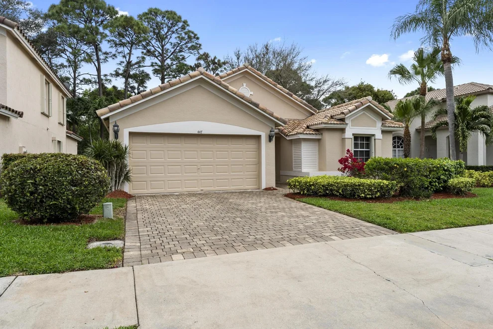 Unit for sale at 447 Woodview Circle, Palm Beach Gardens, FL 33418
