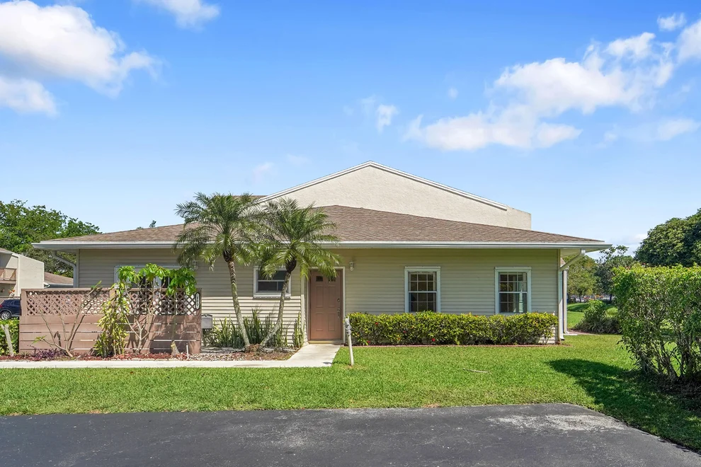 Unit for sale at 100 E Hemingway Circle, Margate, FL 33063
