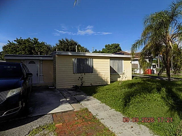 Unit for sale at 3900 Orange Street, Lantana, FL 33462