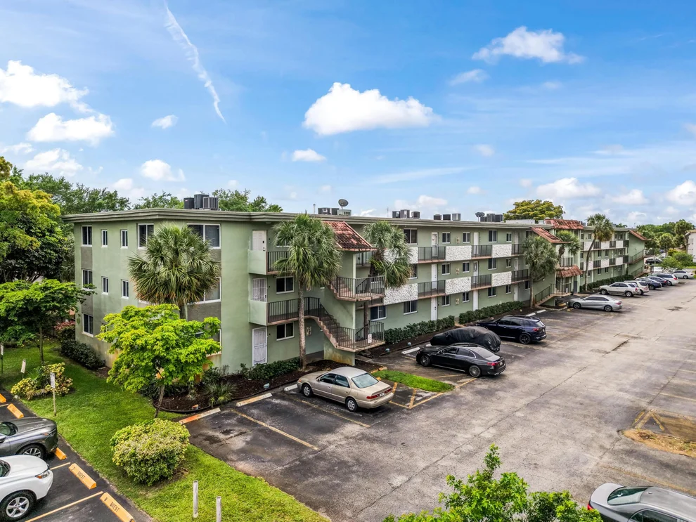 Unit for sale at 5935 Del Lago Circle, Sunrise, FL 33313