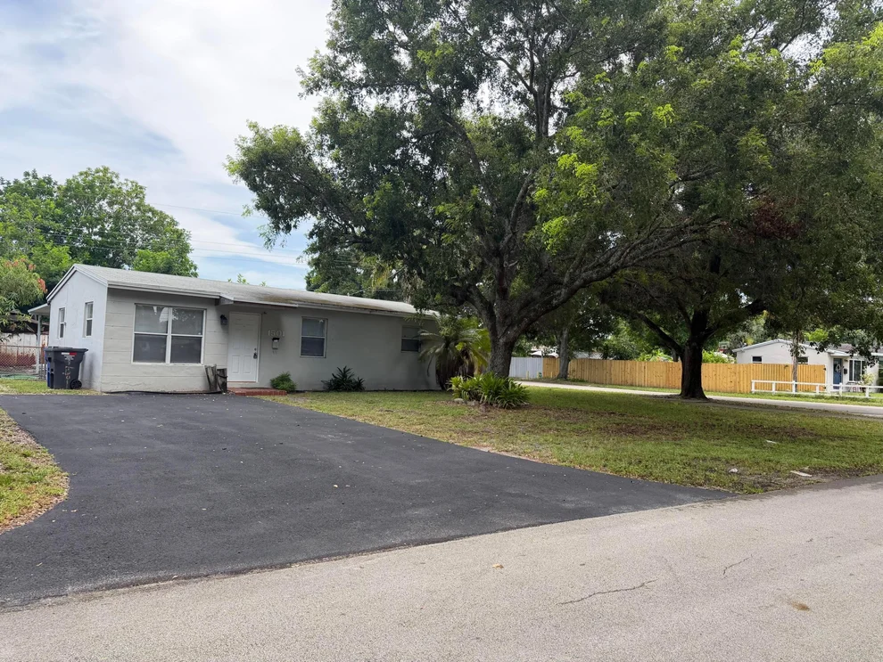 Unit for sale at 1501 N 70TH Way, Hollywood, FL 33024