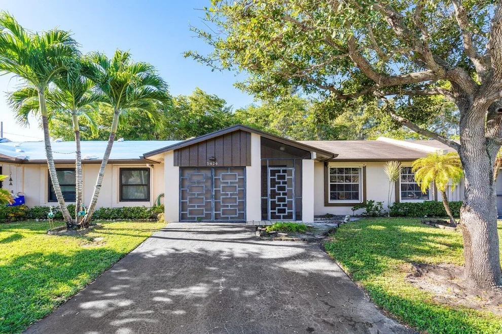 Unit for sale at 5424 Viburnum Circle, Delray Beach, FL 33484