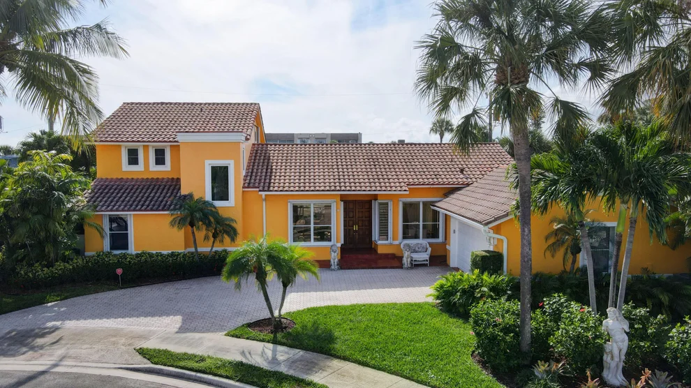 Unit for sale at 5 Lakeside Palms Court, Lake Worth Beach, FL 33460