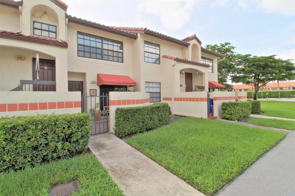 Unit for sale at 609 Freedom Court, Deerfield Beach, FL 33442
