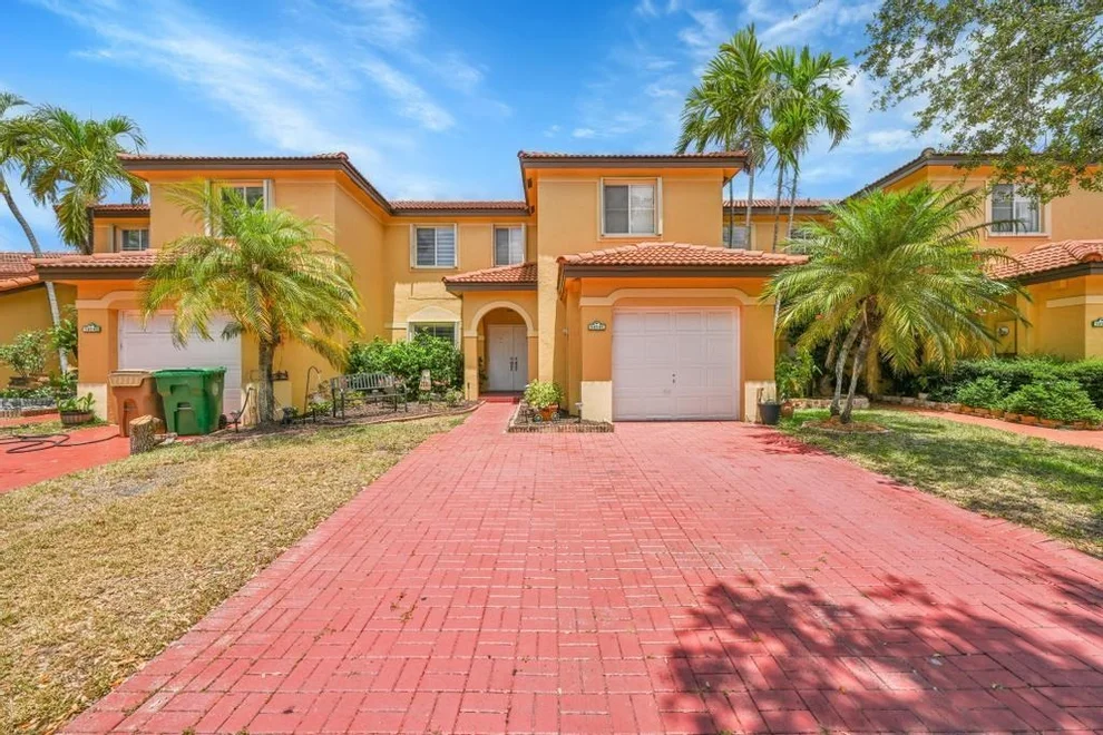 Unit for sale at 14141 N Forest Oak Circle, Davie, FL 33325