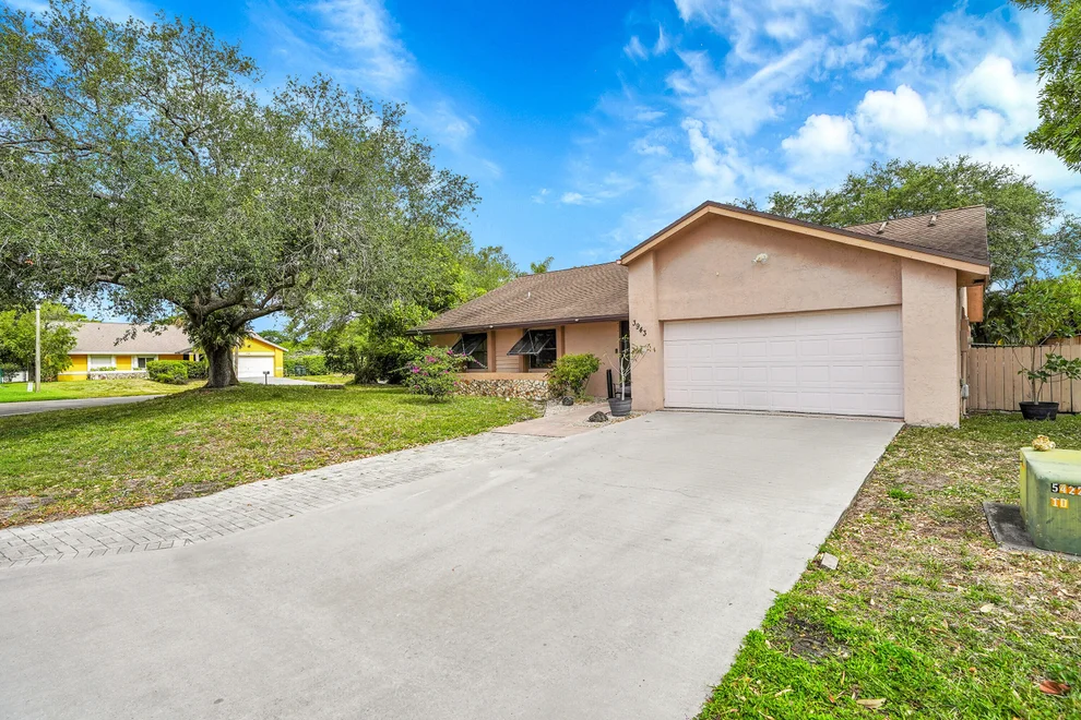 Unit for sale at 3943 NW 21st Street, Coconut Creek, FL 33066