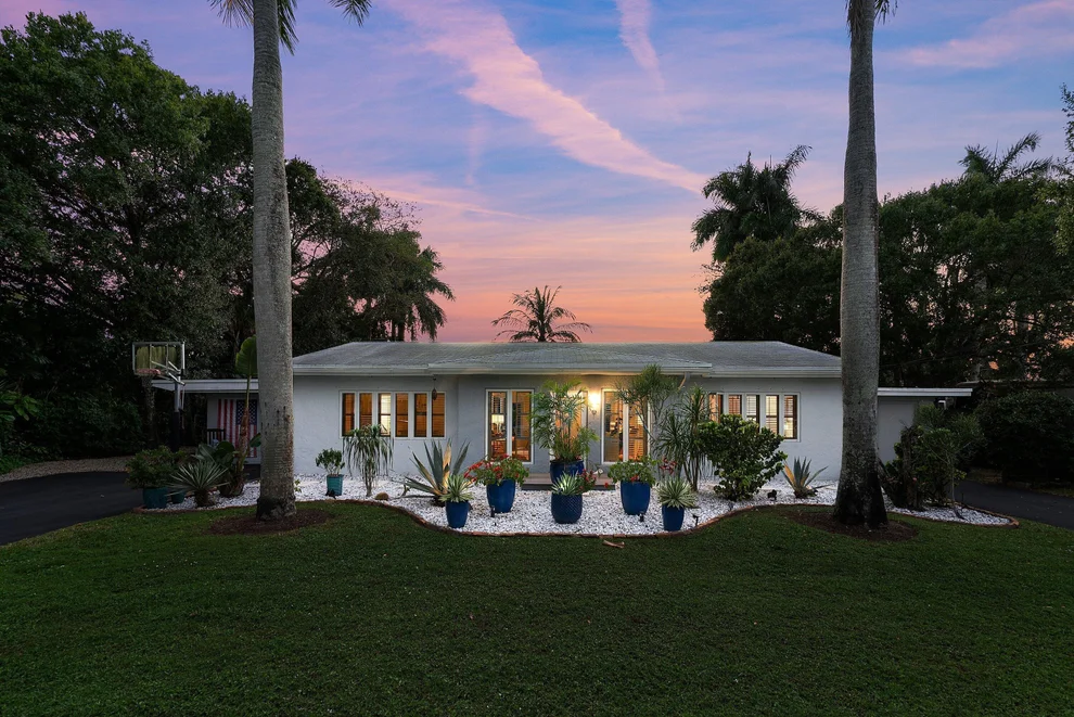 Unit for sale at 2573 SW 30th Terrace, Fort Lauderdale, FL 33312