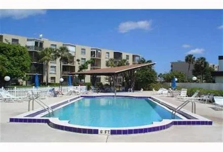 Unit for sale at 890 N Federal Highway, Lantana, FL 33462