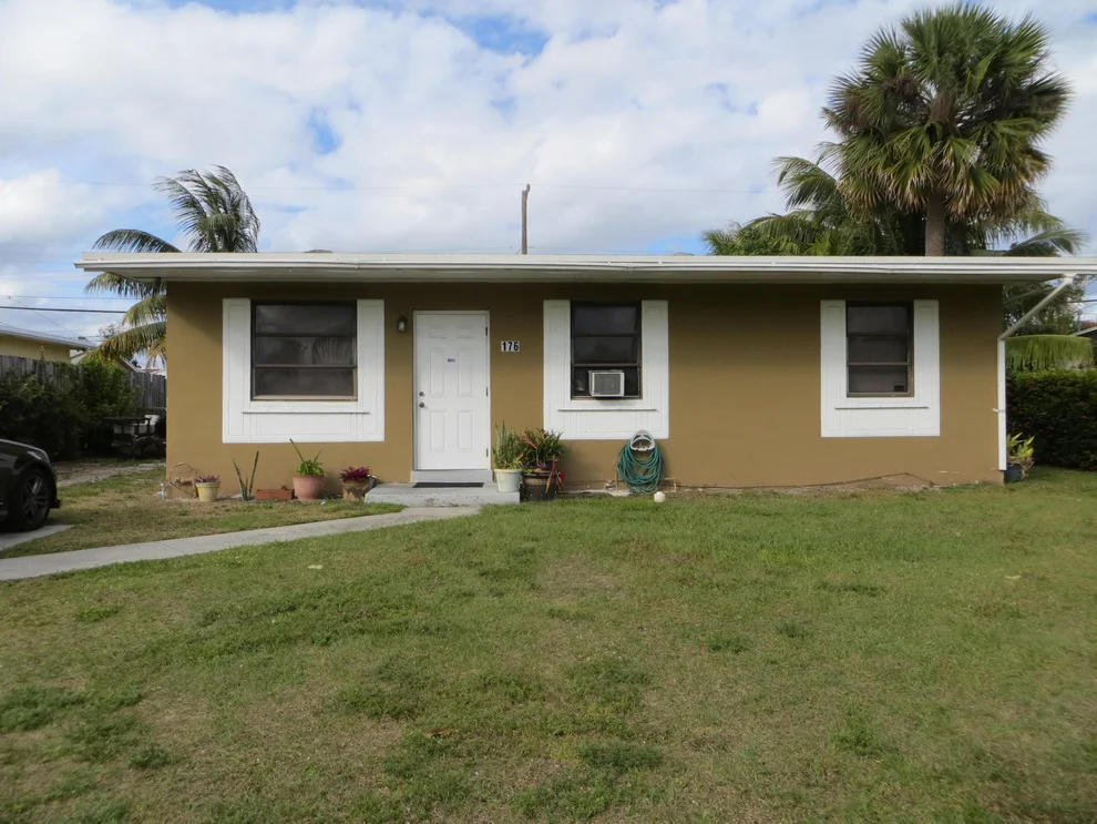 Unit for sale at 176 Jamaica Drive, Palm Springs, FL 33461