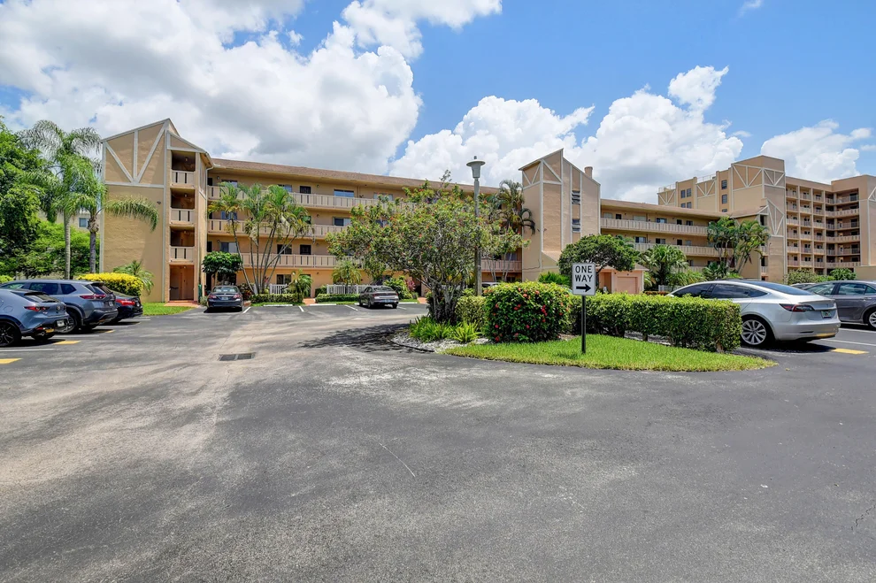 Unit for sale at 7006 Huntington Lane, Delray Beach, FL 33446