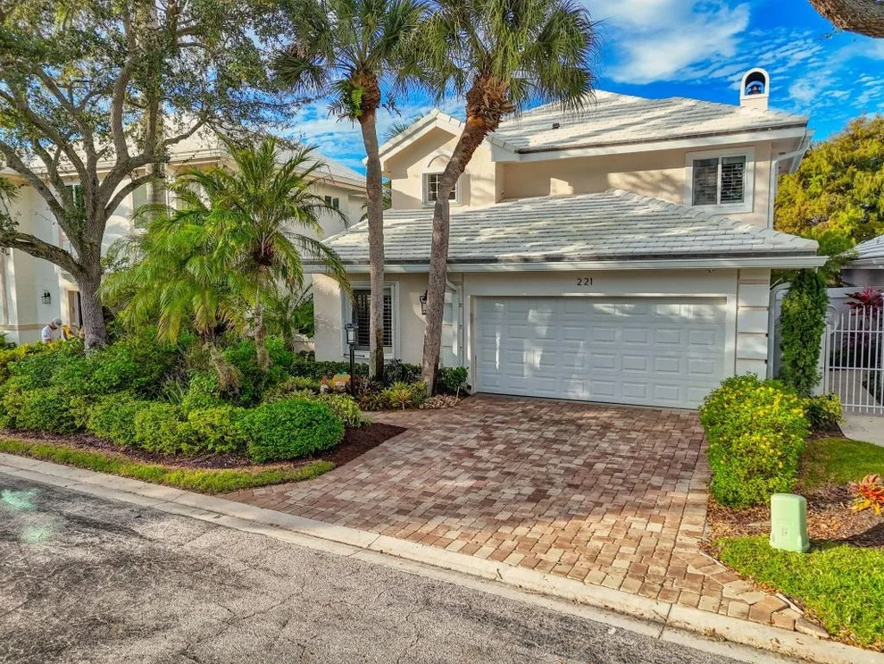 Unit for sale at 221 Canterbury Drive W, Palm Beach Gardens, FL 33418