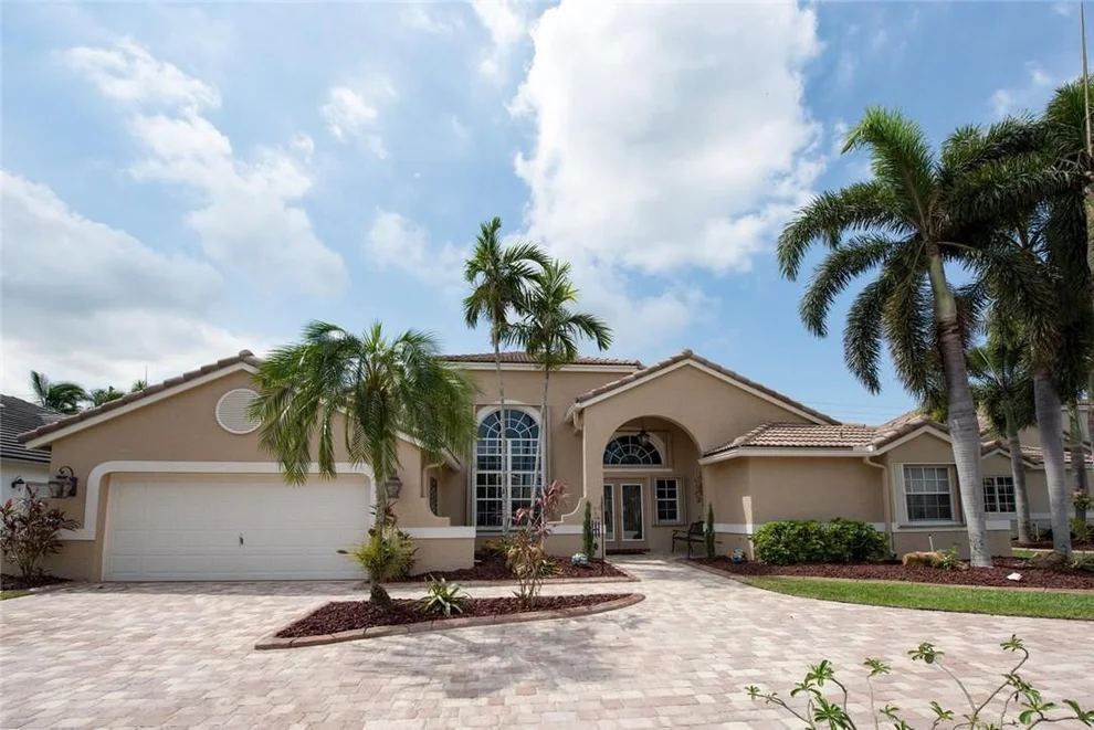 Unit for sale at 3563 W Tree Tops Court, Davie, FL 33328