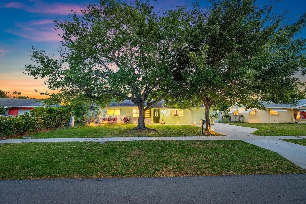 Unit for sale at 3336 Grove Road, Palm Beach Gardens, FL 33410