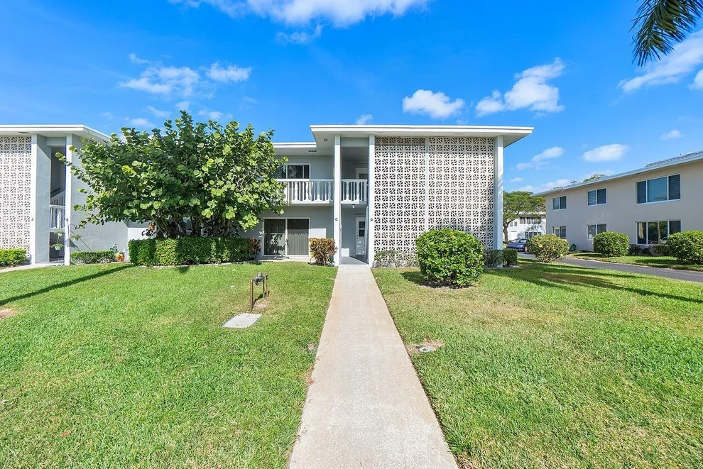 Unit for sale at 225 Main Boulevard, Boynton Beach, FL 33435