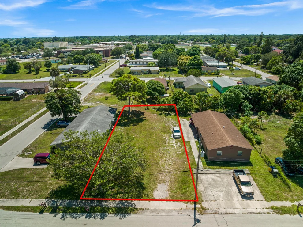 Unit for sale at 1903 Avenue N, Fort Pierce, FL 34950