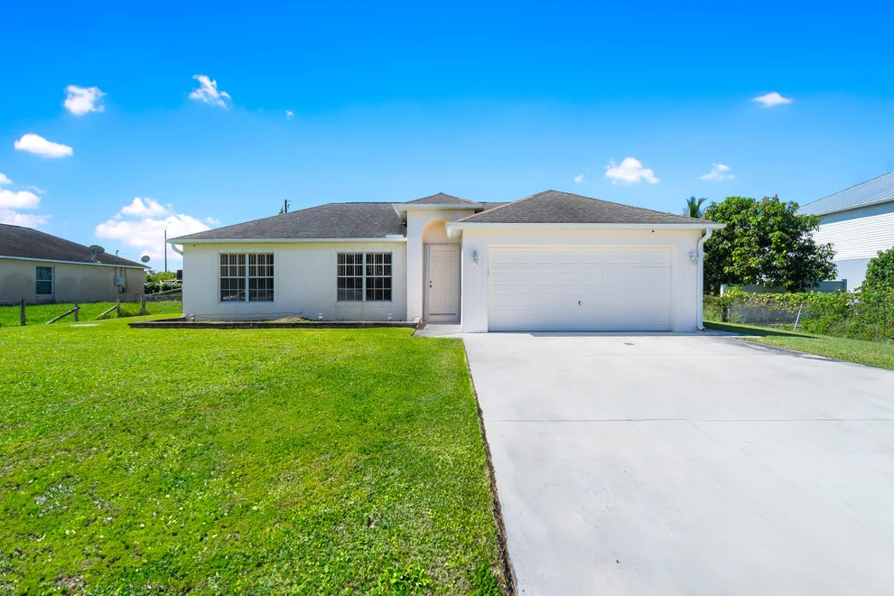 Unit for sale at 1165 SE 40th Avenue, Okeechobee, FL 34974
