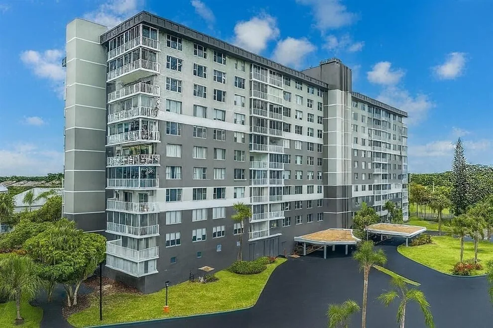 Unit for sale at 3850 Washington Street, Hollywood, FL 33021