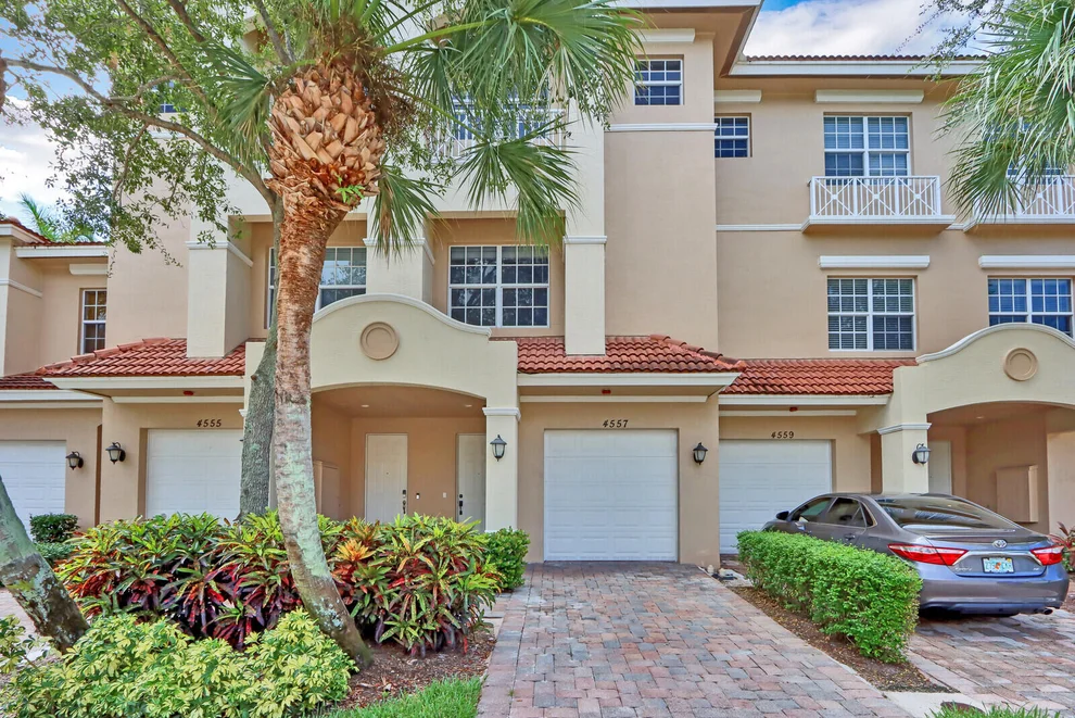 Unit for sale at 4557 Artesa Way S, Palm Beach Gardens, FL 33418