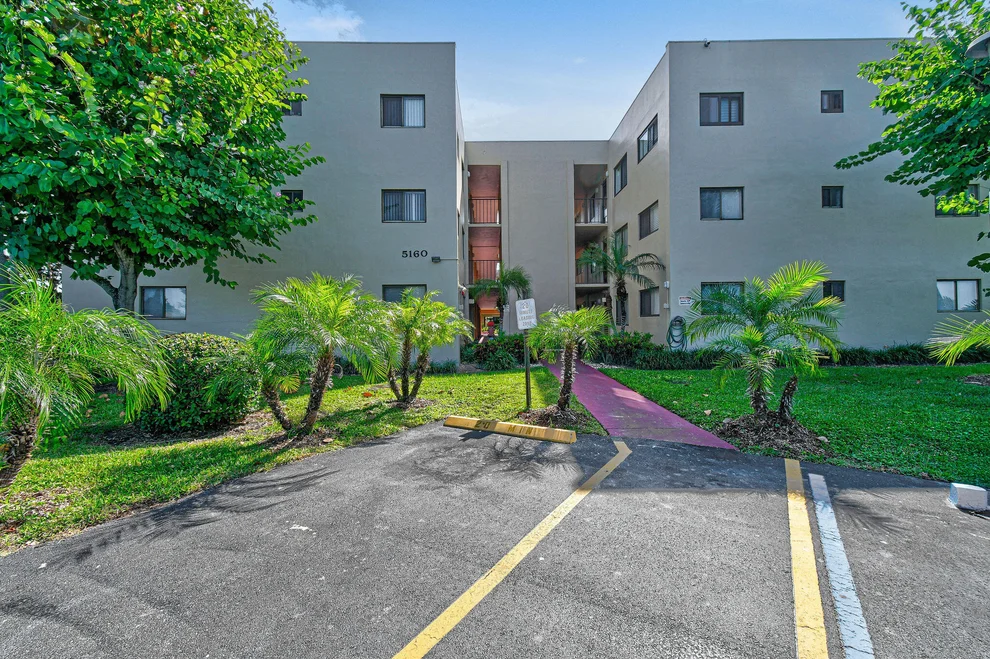 Unit for sale at 5160 Las Verdes Circle, Delray Beach, FL 33484