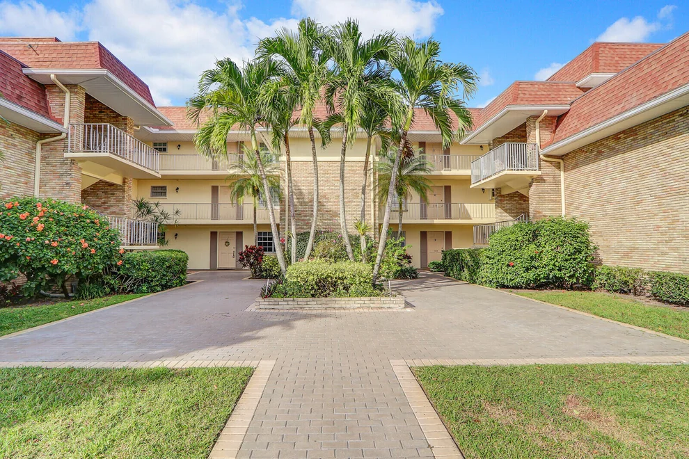 Unit for sale at 5500 Tamberlane Circle, Palm Beach Gardens, FL 33418