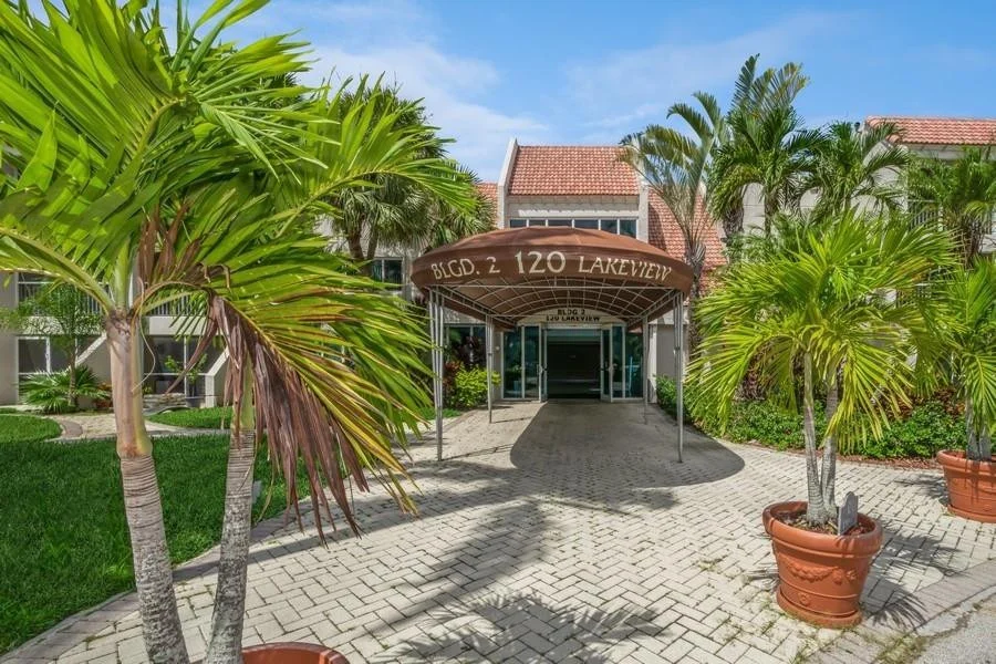 Unit for sale at 120 Lakeview Drive, Weston, FL 33326