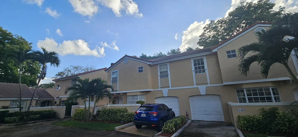 Unit for sale at 11453 Lakeview Drive, Coral Springs, FL 33071