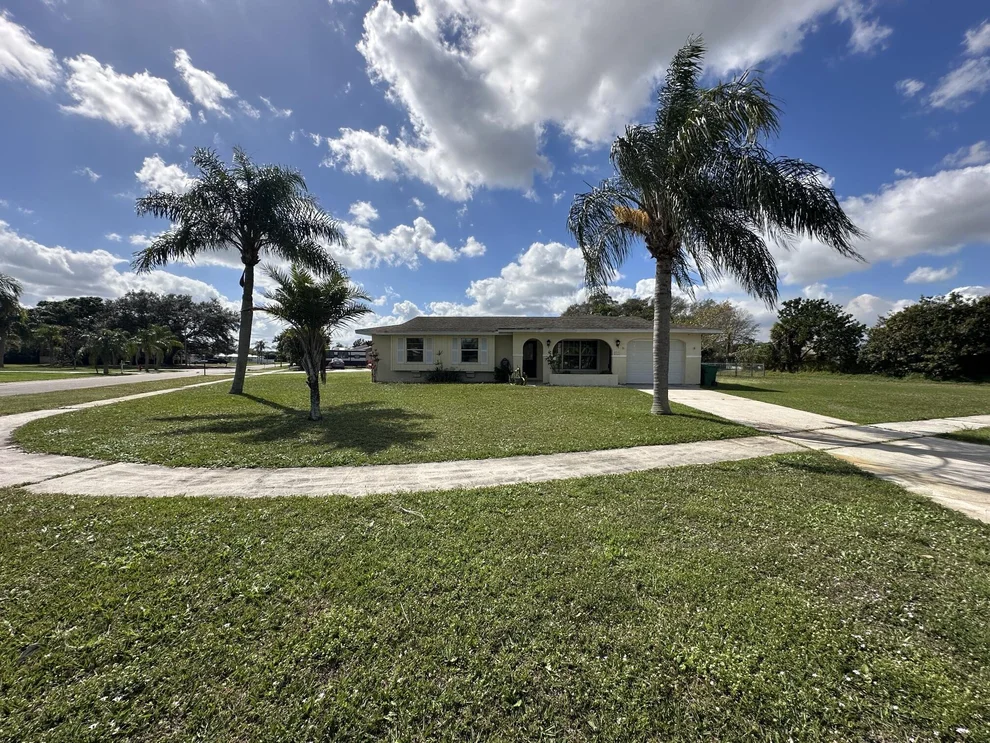 Unit for sale at 802 SW Ivanhoe Drive, Port St Lucie, FL 34983